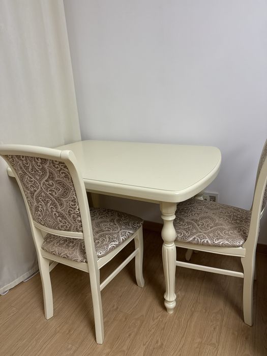 Продам стол с 4 стульями дерево