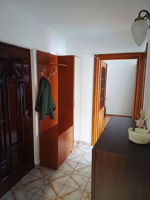 Inchiriez apartament 2 camere, decomandat, Etaj 2, Marinex