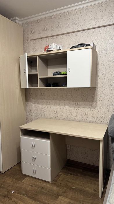 Стол письменный + шкаф полка .