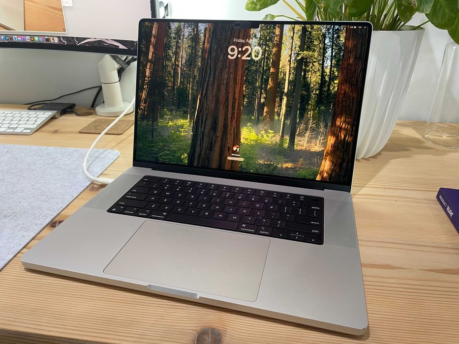 Apple 16-inch MacBook Pro: Apple (2021) M1 Pro 16GB RAM, 16-Core GPU 3,2 GHz - Silver