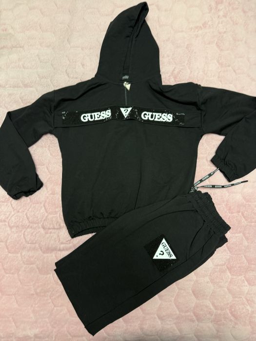 Дамски екип guess нов