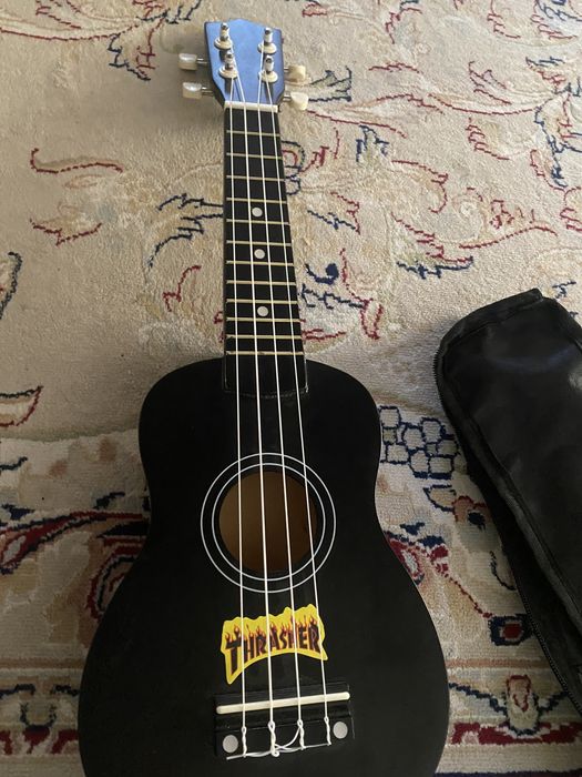 Прадается укулеле