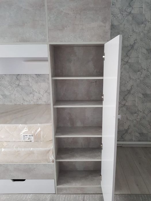 Кровать двух яростная