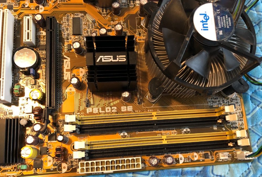 Kit calculator PC Placa de baza ASUS sok.775 + Procesor Pentium 4 la 3