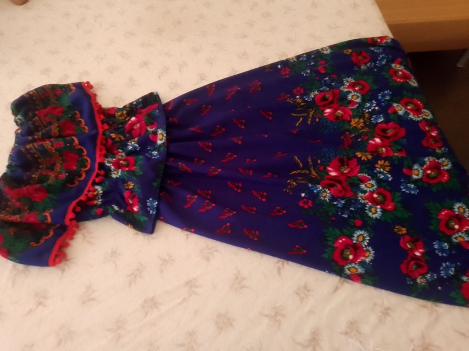 Vând costum tradițional an stare buna