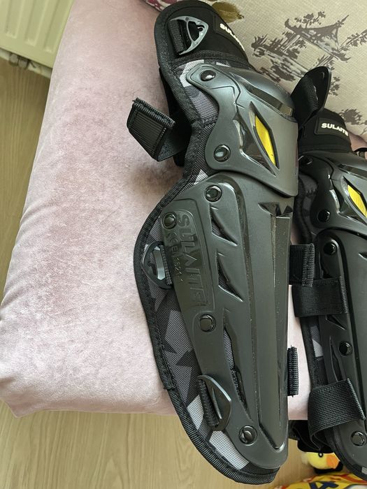 Мото яке, каска, наколенки, ръкавици