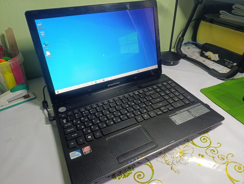 Aser eMachines E732ZG -обслужен ,для работы и учебы