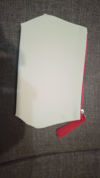 Продам брендовые косметички