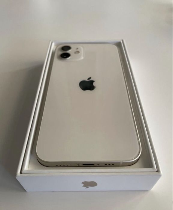 Iphone 12 64gb като нов със зарядно и кутия