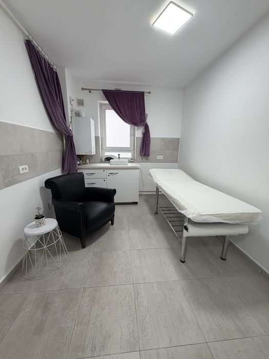 Inchiriez camera salon