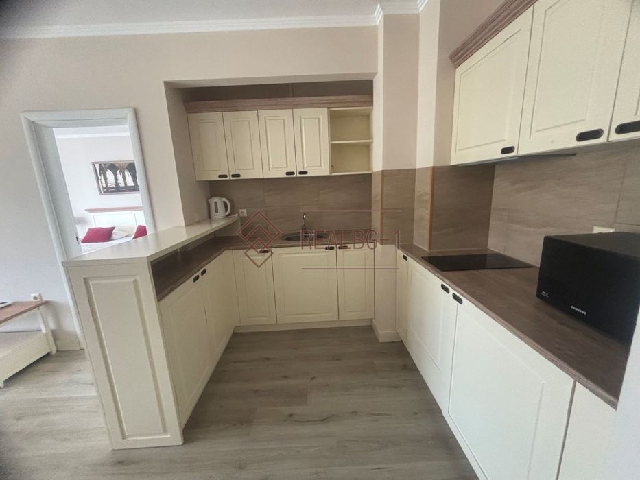 Тристаен апартамент в Балчик до Двореца