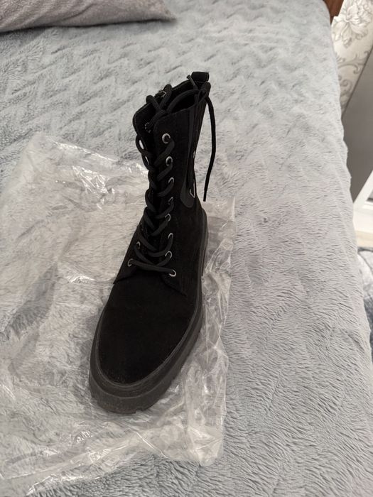 Продам      ботинки