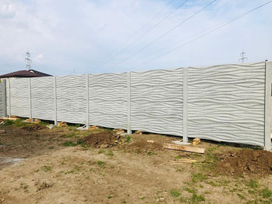 Garduri beton din placi si stalpi