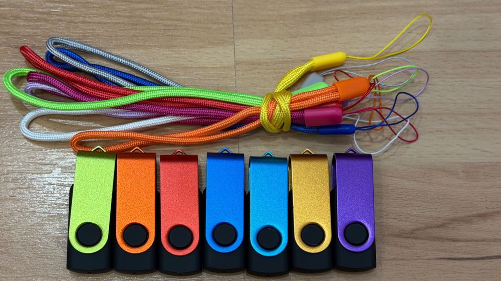 Комплект от 7 x USB Флаш Памет 64GB