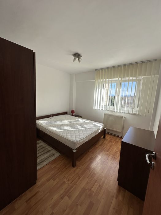 Inchiriez Apartament cu 2 camere, decomandat