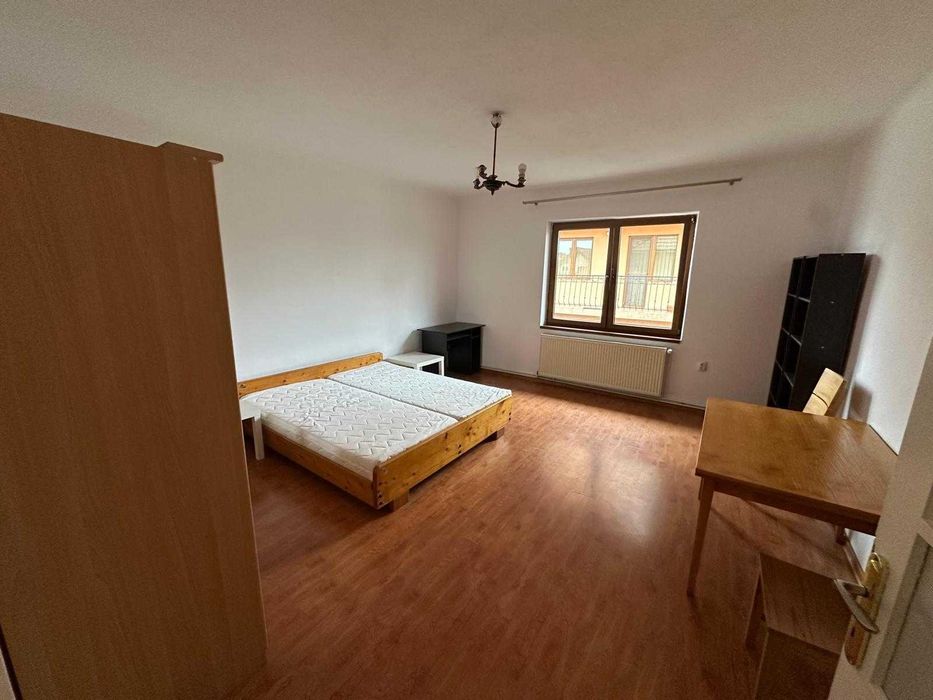 Apartament la casa de inchiriat