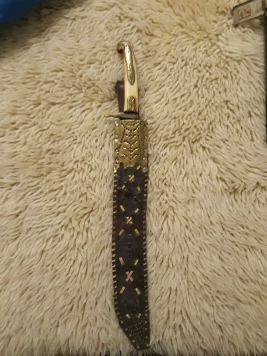 Нож ръчна изработка с кания