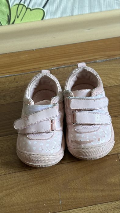 Продается детская обувь сандали, ботинки 500 тг