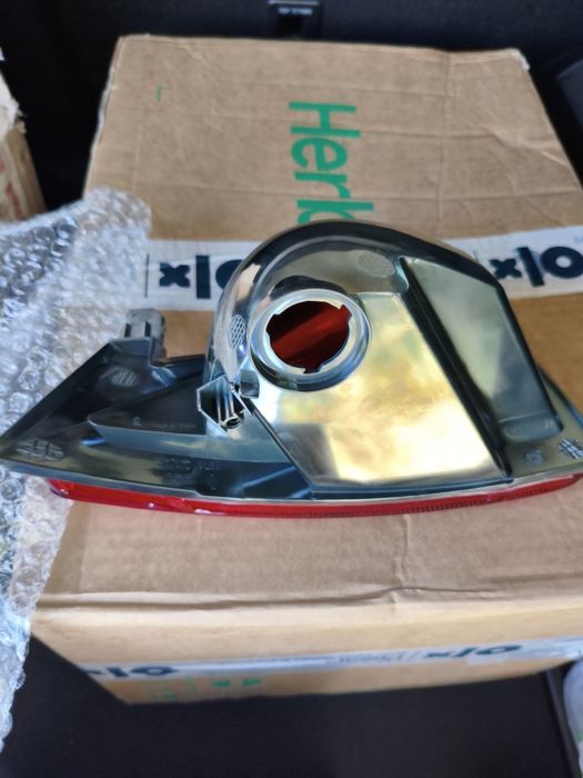 Vând lampa ceata Kadjar dreapta 265801896R