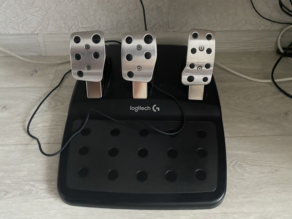 Продам игровой руль logittech g29