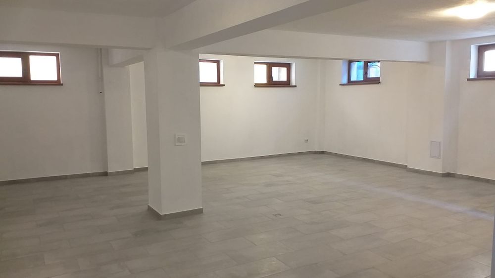 Închiriez  clădire/spatiu comercial 4 etaje  Hotel. Pensiune.Clinică . Birouri central   zona  centru ,,Lîngă spitalul  public"