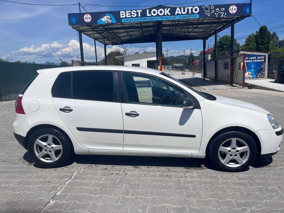 Vând An 2008 golf V