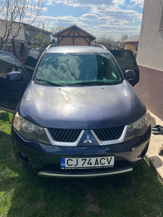 Vând Mitsubishi Outlander 2