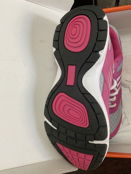 Кросовки новые , качественные