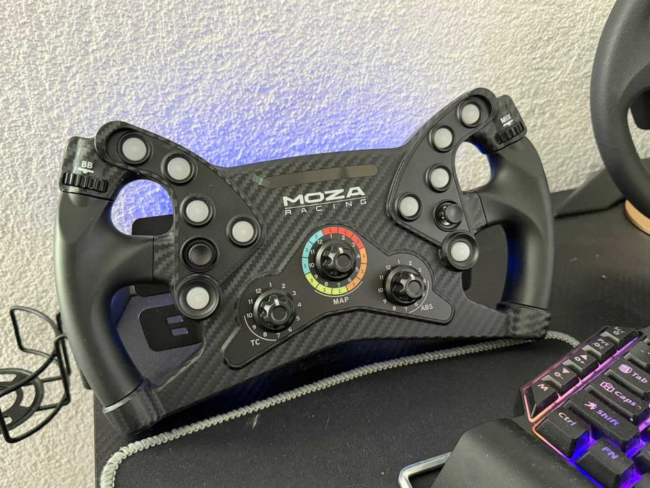 Kit Sim Racing MOZA R3 – Bază Direct Drive + 2 Volane + Pedale