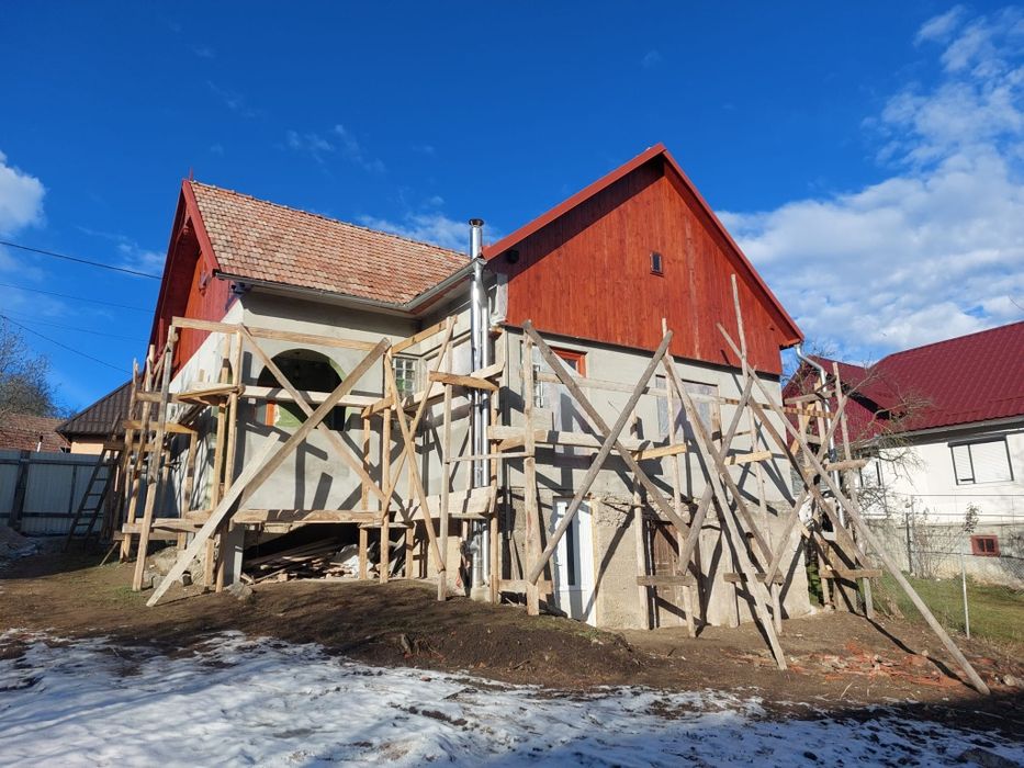 Casă renovată de vânzare