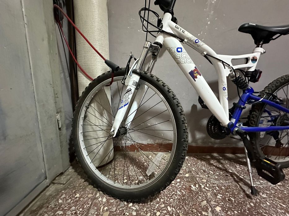 Bicicleta MTB full suspension