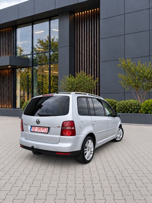 VOLKSWAGEN Touran 2010 — imagine 4