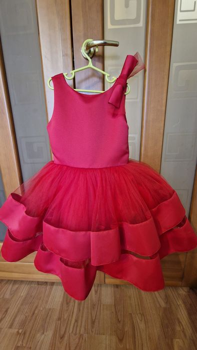 Красивое праздничное платье для девочки. Размер 128