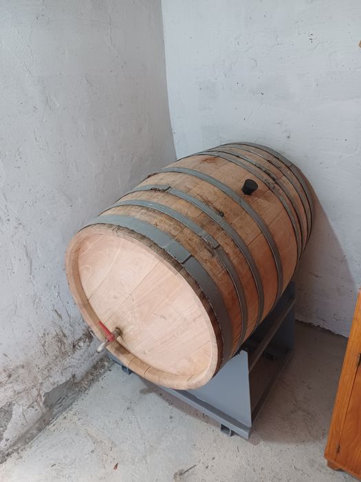 Suport metalic pentru butoi vin de 300 l