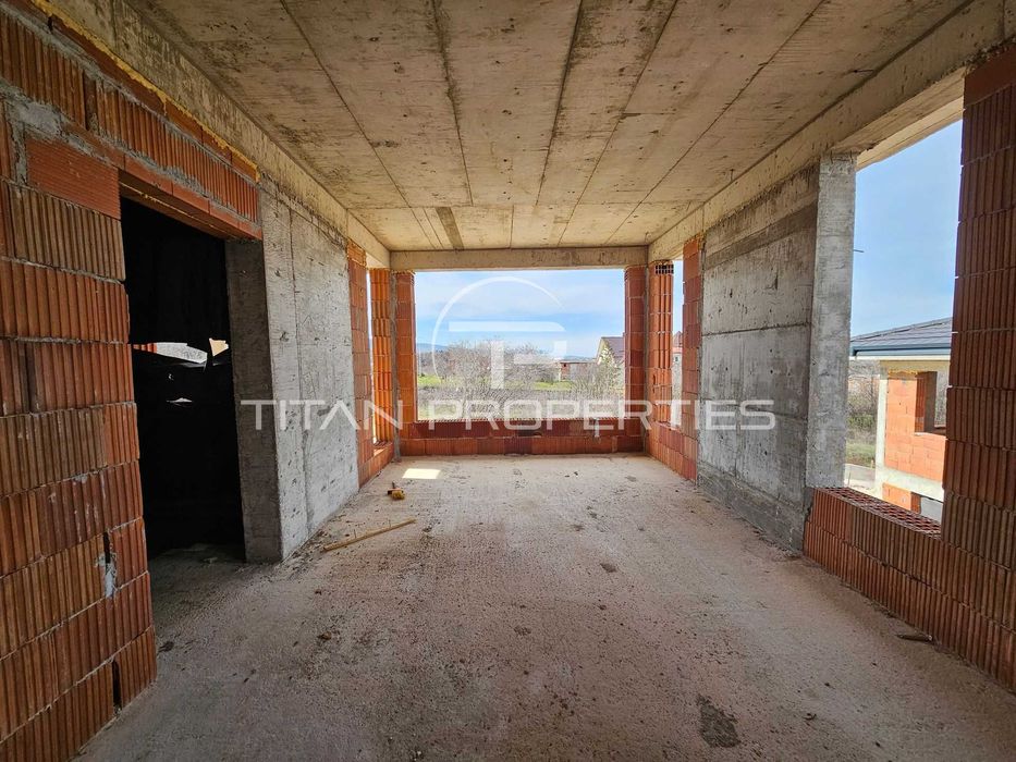 Двуетажна къща в Марково