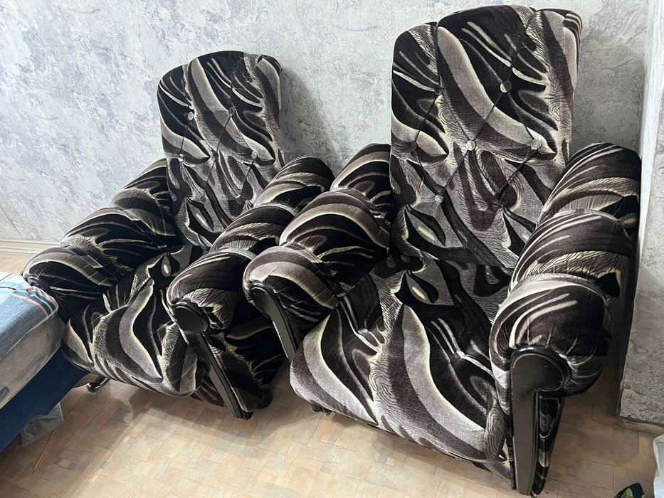 Продам 2 кресла.