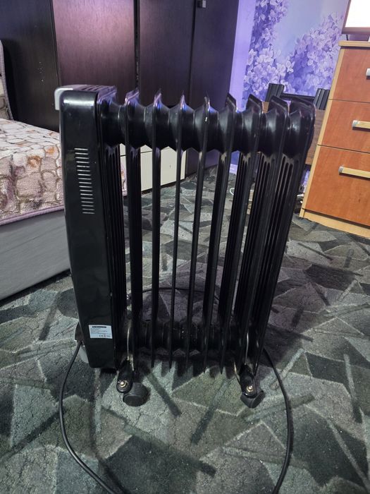 Vând calorifer electric pe ulei Hainner 2 trepte 9 Elemenți cu termost