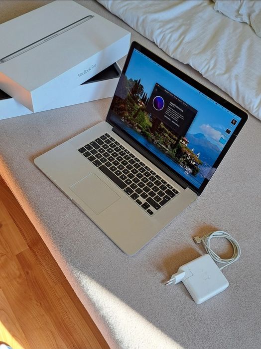 Macbook Pro 2015 mid Intel Core i7 2.2Ghz 16gb DDR, 256gb Hard