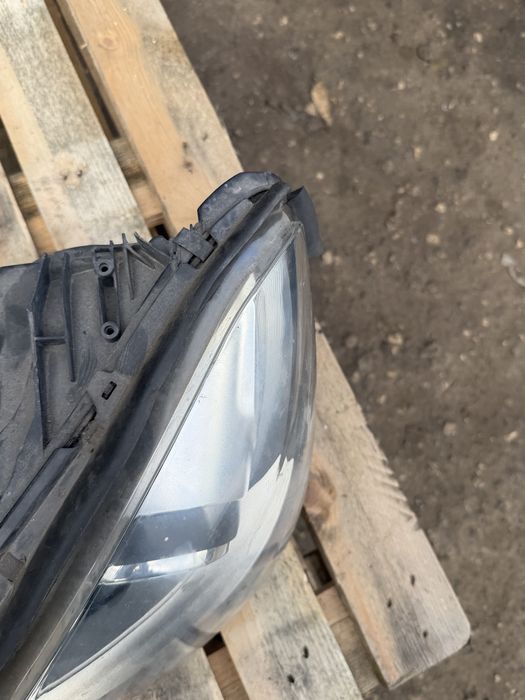 LED фар Ляв Mercedes W204 C Class Facelift Ксенон с забележка ном 2