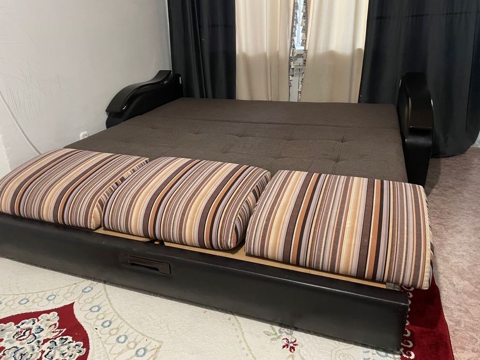 Продается диван в хорошем состоянии