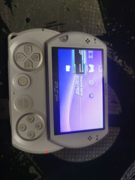 PSP-N1004 GO 2005 Г
