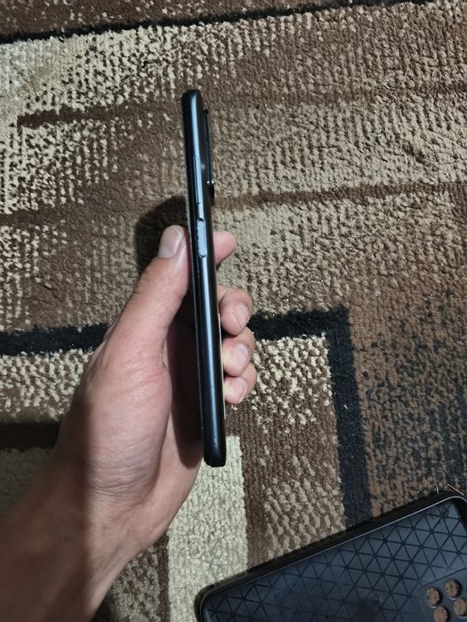 Редми 10 в идеальном состоянии