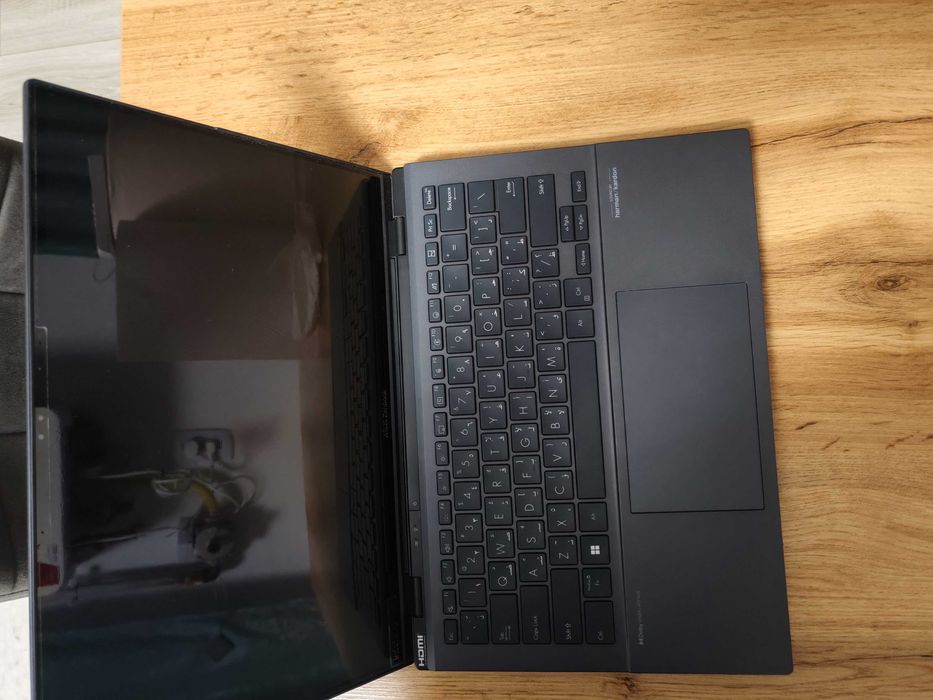 Vând laptop Asus Zenbook,model ux8406m