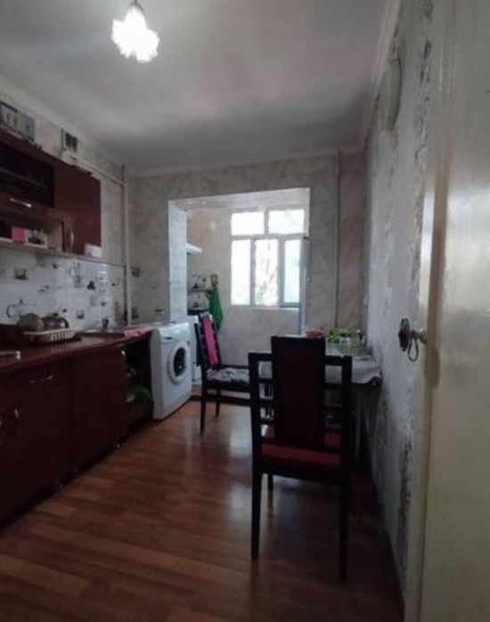 Срочно! Квартира на Новомосковская  1/4/5 общ пл 28м с мебелью