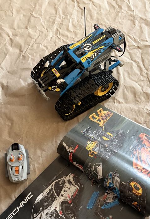 Lego Technic 42095 Remote Controlled Stunt Racer