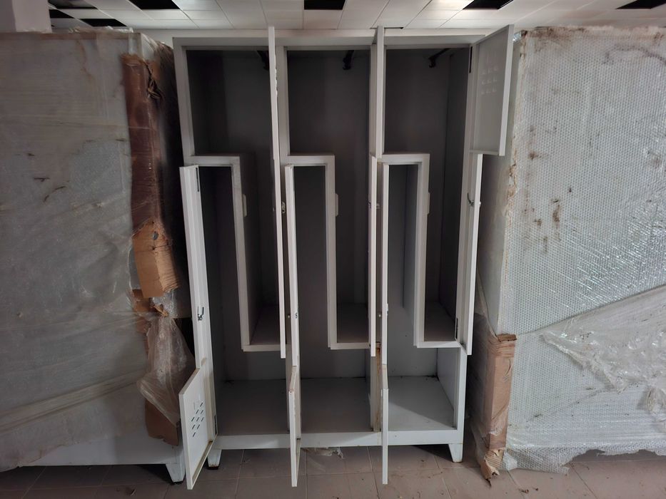 Металлический шкаф