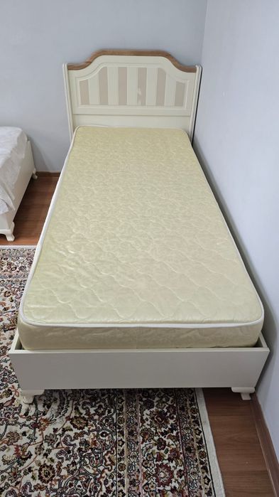 Продаётся два кровать с матрасом