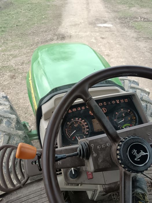 John-Deere   6220
