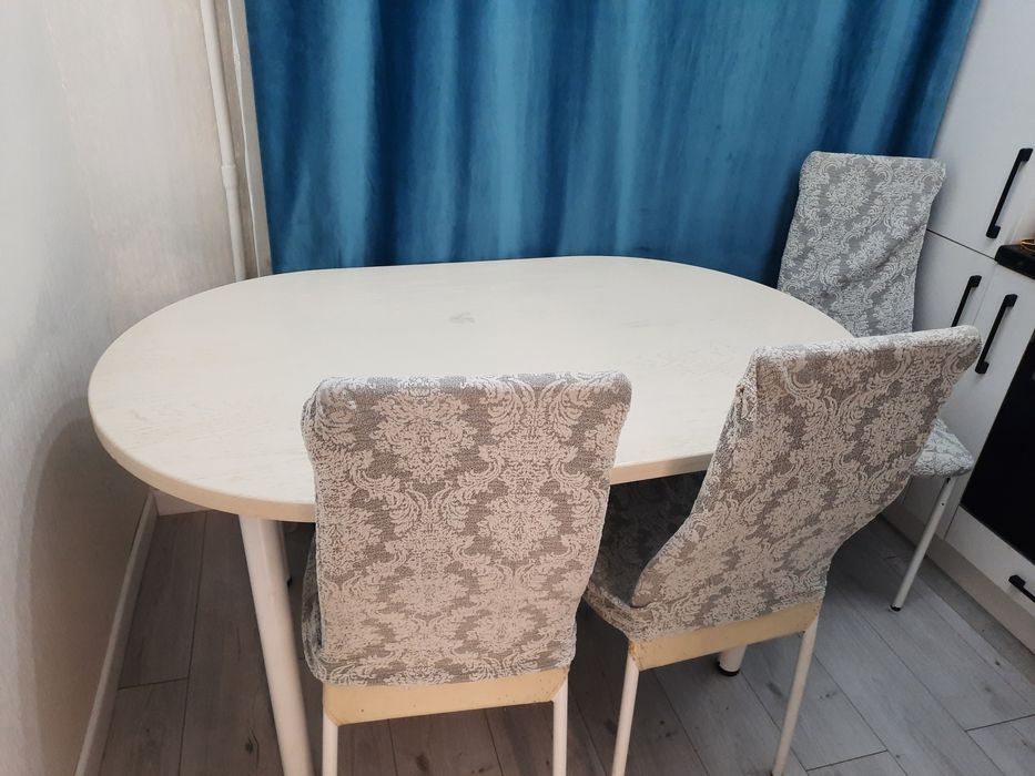 Продам стол и стулья