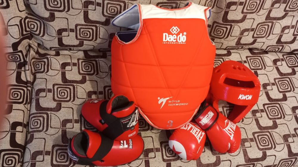 Протектор, футы, перчатки, шлем